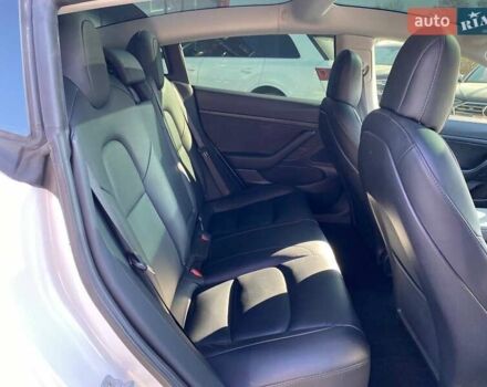 Білий Тесла Модель 3, об'ємом двигуна 0 л та пробігом 75 тис. км за 15000 $, фото 19 на Automoto.ua