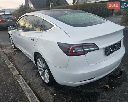 Белый Тесла Модель 3, объемом двигателя 0 л и пробегом 350 тыс. км за 11500 $, фото 1 на Automoto.ua