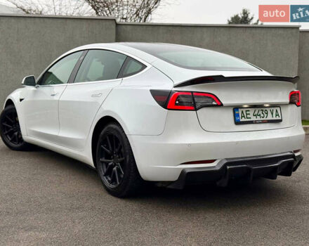 Белый Тесла Модель 3, объемом двигателя 0 л и пробегом 105 тыс. км за 14999 $, фото 2 на Automoto.ua