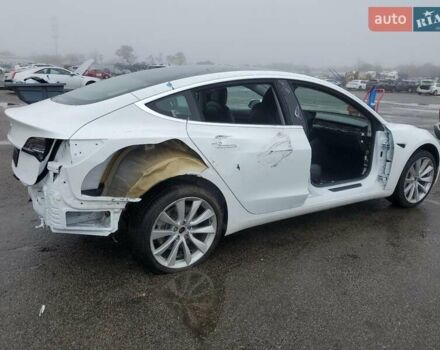 Білий Тесла Модель 3, об'ємом двигуна 0 л та пробігом 70 тис. км за 2700 $, фото 2 на Automoto.ua