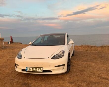 Білий Тесла Модель 3, об'ємом двигуна 0 л та пробігом 130 тис. км за 16948 $, фото 1 на Automoto.ua