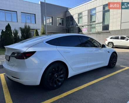 Білий Тесла Модель 3, об'ємом двигуна 0 л та пробігом 63 тис. км за 21000 $, фото 10 на Automoto.ua