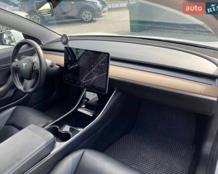 Білий Тесла Модель 3, об'ємом двигуна 0 л та пробігом 182 тис. км за 15900 $, фото 8 на Automoto.ua