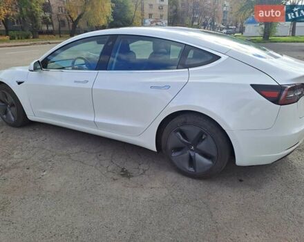 Білий Тесла Модель 3, об'ємом двигуна 0 л та пробігом 81 тис. км за 16500 $, фото 13 на Automoto.ua