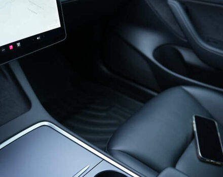 Білий Тесла Модель 3, об'ємом двигуна 0 л та пробігом 90 тис. км за 16999 $, фото 20 на Automoto.ua