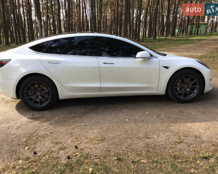 Белый Тесла Модель 3, объемом двигателя 0 л и пробегом 70 тыс. км за 20300 $, фото 10 на Automoto.ua