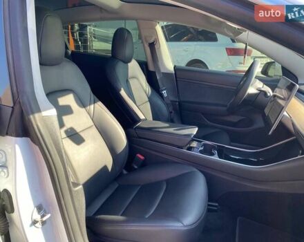 Білий Тесла Модель 3, об'ємом двигуна 0 л та пробігом 75 тис. км за 15000 $, фото 21 на Automoto.ua