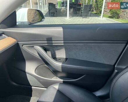 Белый Тесла Модель 3, объемом двигателя 0 л и пробегом 98 тыс. км за 18500 $, фото 7 на Automoto.ua