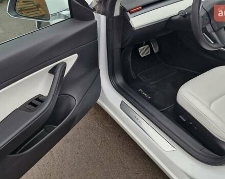 Белый Тесла Модель 3, объемом двигателя 0 л и пробегом 93 тыс. км за 16800 $, фото 11 на Automoto.ua