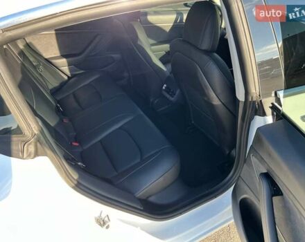 Белый Тесла Модель 3, объемом двигателя 0 л и пробегом 24 тыс. км за 19000 $, фото 16 на Automoto.ua