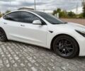 Білий Тесла Модель 3, об'ємом двигуна 0 л та пробігом 110 тис. км за 20750 $, фото 6 на Automoto.ua