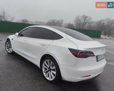 Білий Тесла Модель 3, об'ємом двигуна 0 л та пробігом 108 тис. км за 17000 $, фото 2 на Automoto.ua
