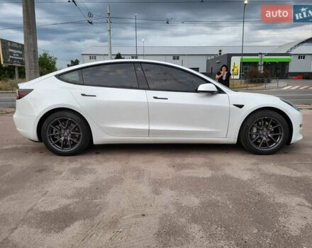 Белый Тесла Модель 3, объемом двигателя 0 л и пробегом 85 тыс. км за 22500 $, фото 4 на Automoto.ua