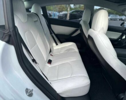 Білий Тесла Модель 3, об'ємом двигуна 0 л та пробігом 35 тис. км за 6900 $, фото 10 на Automoto.ua