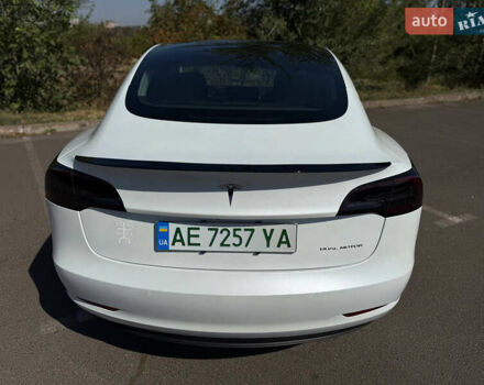 Білий Тесла Модель 3, об'ємом двигуна 0 л та пробігом 96 тис. км за 18800 $, фото 24 на Automoto.ua