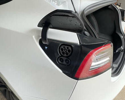 Белый Тесла Модель 3, объемом двигателя 0 л и пробегом 72 тыс. км за 25000 $, фото 16 на Automoto.ua