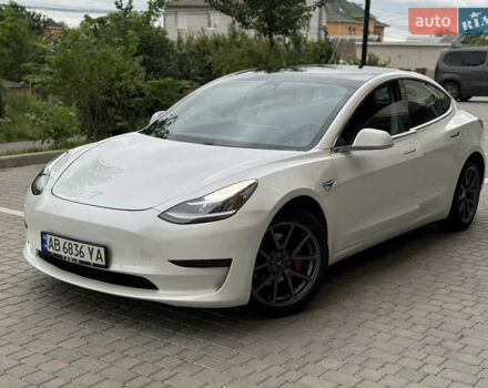 Белый Тесла Модель 3, объемом двигателя 0 л и пробегом 64 тыс. км за 17900 $, фото 4 на Automoto.ua