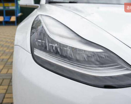 Тесла Модель 3 2020 в Киеве на Automoto.ua Белый Тесла Модель 3, объемом двигателя 0 л и пробегом 55 тыс. км за 14800 $, фото 3 на Automoto.ua