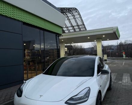 Білий Тесла Модель 3, об'ємом двигуна 0 л та пробігом 107 тис. км за 18900 $, фото 1 на Automoto.ua