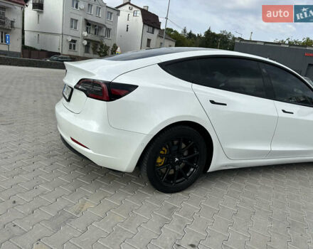 Белый Тесла Модель 3, объемом двигателя 0 л и пробегом 127 тыс. км за 19700 $, фото 4 на Automoto.ua