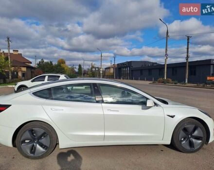 Білий Тесла Модель 3, об'ємом двигуна 0 л та пробігом 81 тис. км за 16500 $, фото 3 на Automoto.ua