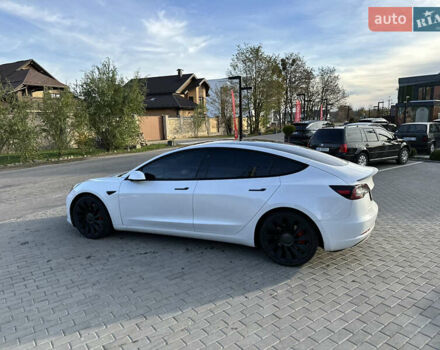 Білий Тесла Модель 3, об'ємом двигуна 0 л та пробігом 77 тис. км за 28999 $, фото 18 на Automoto.ua