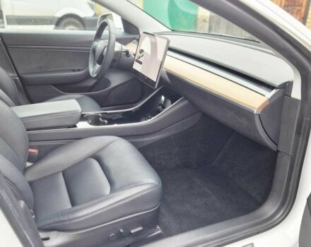 Білий Тесла Модель 3, об'ємом двигуна 0 л та пробігом 142 тис. км за 16900 $, фото 13 на Automoto.ua