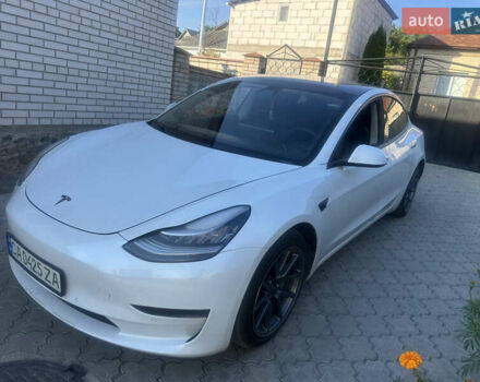 Белый Тесла Модель 3, объемом двигателя 0 л и пробегом 85 тыс. км за 19999 $, фото 1 на Automoto.ua