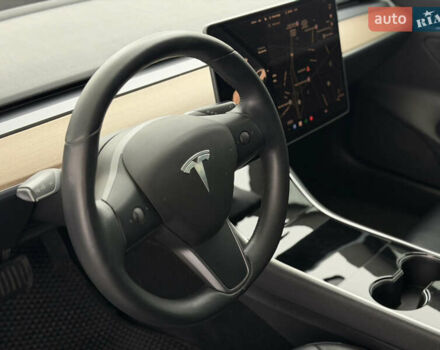 Белый Тесла Модель 3, объемом двигателя 0 л и пробегом 83 тыс. км за 20200 $, фото 12 на Automoto.ua