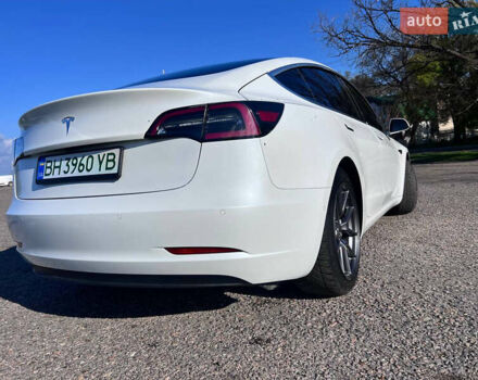 Білий Тесла Модель 3, об'ємом двигуна 0 л та пробігом 74 тис. км за 19000 $, фото 23 на Automoto.ua