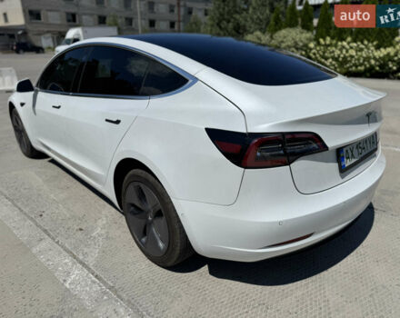 Білий Тесла Модель 3, об'ємом двигуна 0 л та пробігом 88 тис. км за 18500 $, фото 4 на Automoto.ua