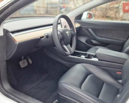 Белый Тесла Модель 3, объемом двигателя 0 л и пробегом 142 тыс. км за 17300 $, фото 13 на Automoto.ua
