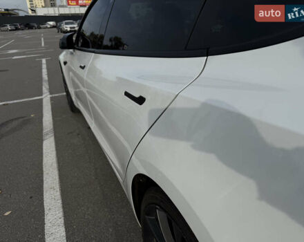 Білий Тесла Модель 3, об'ємом двигуна 0 л та пробігом 73 тис. км за 23850 $, фото 19 на Automoto.ua