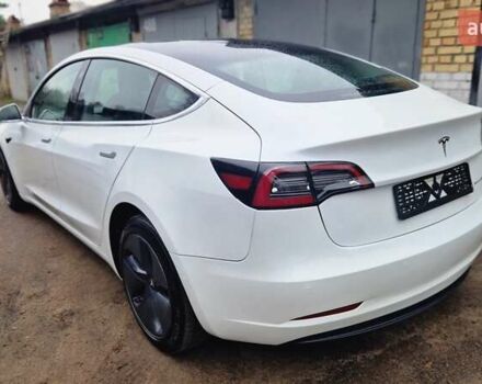 Белый Тесла Модель 3, объемом двигателя 0 л и пробегом 142 тыс. км за 17300 $, фото 33 на Automoto.ua