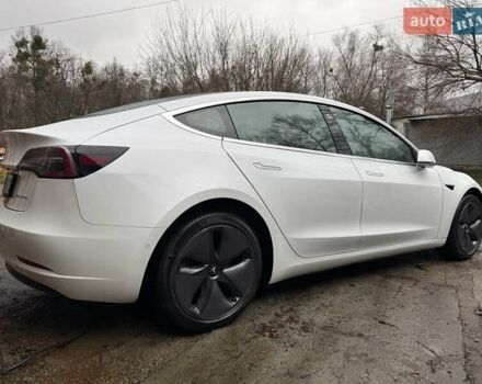 Білий Тесла Модель 3, об'ємом двигуна 0 л та пробігом 58 тис. км за 23000 $, фото 1 на Automoto.ua