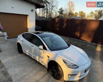 Білий Тесла Модель 3, об'ємом двигуна 0 л та пробігом 98 тис. км за 21300 $, фото 18 на Automoto.ua