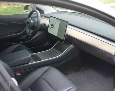Білий Тесла Модель 3, об'ємом двигуна 0 л та пробігом 30 тис. км за 6900 $, фото 9 на Automoto.ua