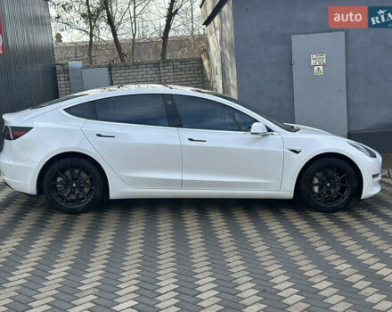 Білий Тесла Модель 3, об'ємом двигуна 0 л та пробігом 51 тис. км за 17500 $, фото 6 на Automoto.ua