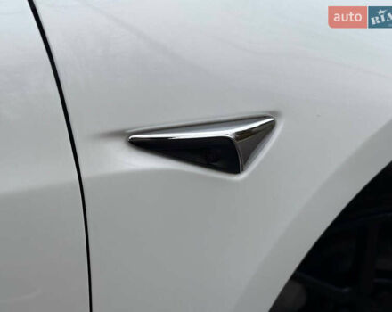 Белый Тесла Модель 3, объемом двигателя 0 л и пробегом 105 тыс. км за 14999 $, фото 6 на Automoto.ua