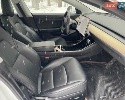 Белый Тесла Модель 3, объемом двигателя 0 л и пробегом 84 тыс. км за 20500 $, фото 15 на Automoto.ua