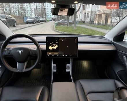 Білий Тесла Модель 3, об'ємом двигуна 0 л та пробігом 58 тис. км за 23000 $, фото 3 на Automoto.ua