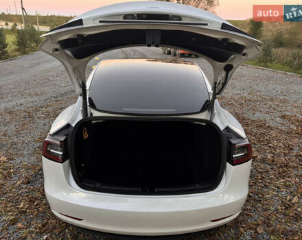 Белый Тесла Модель 3, объемом двигателя 0 л и пробегом 129 тыс. км за 19900 $, фото 9 на Automoto.ua