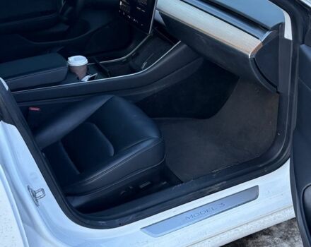 Белый Тесла Модель 3, объемом двигателя 0 л и пробегом 191 тыс. км за 18500 $, фото 6 на Automoto.ua