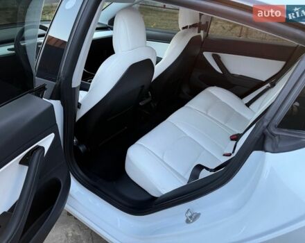 Белый Тесла Модель 3, объемом двигателя 0 л и пробегом 105 тыс. км за 21300 $, фото 20 на Automoto.ua