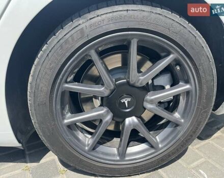 Белый Тесла Модель 3, объемом двигателя 0 л и пробегом 98 тыс. км за 18500 $, фото 22 на Automoto.ua