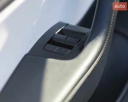 Білий Тесла Модель 3, об'ємом двигуна 0 л та пробігом 79 тис. км за 20500 $, фото 21 на Automoto.ua