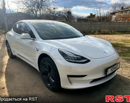 Білий Тесла Модель 3, об'ємом двигуна 0 л та пробігом 81 тис. км за 21000 $, фото 1 на Automoto.ua