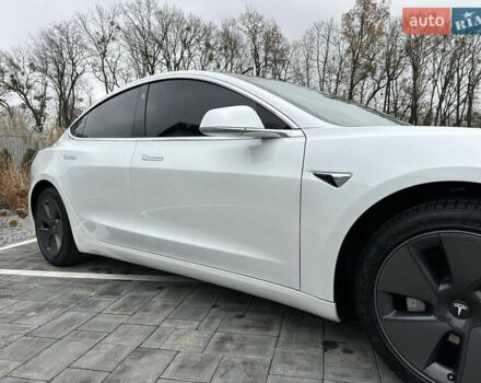 Білий Тесла Модель 3, об'ємом двигуна 0 л та пробігом 96 тис. км за 16100 $, фото 16 на Automoto.ua