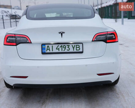 Білий Тесла Модель 3, об'ємом двигуна 0 л та пробігом 90 тис. км за 16999 $, фото 8 на Automoto.ua