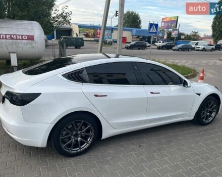 Білий Тесла Модель 3, об'ємом двигуна 0 л та пробігом 59 тис. км за 17500 $, фото 5 на Automoto.ua